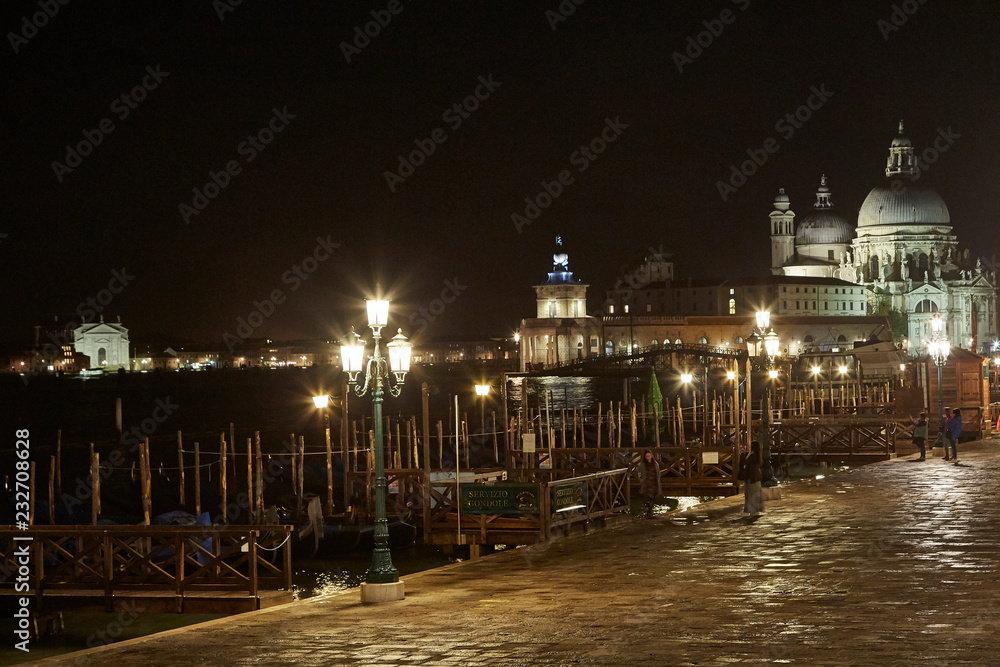 Fototapeta premium venice lantern romantic night pier light