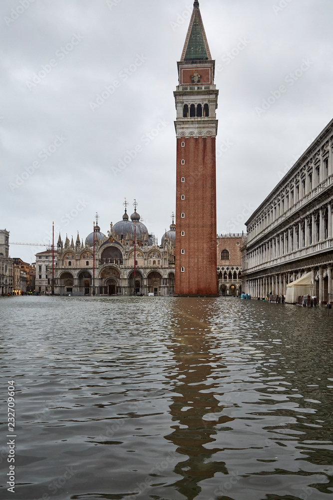 venice flood water sunken desaster marcus square city