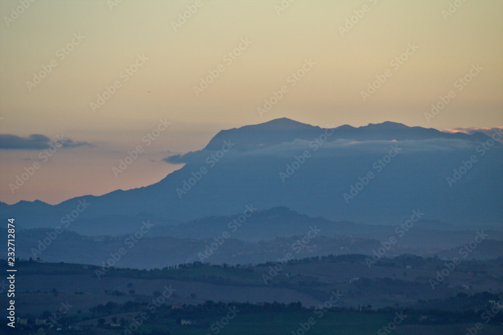 Obraz premium view of mountains and fog,mountain, sunset, landscape, sky, nature,horizon, beautiful, scenic,panorama, light