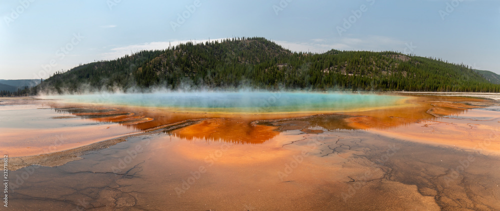 Grand Prismatic Spring, Midway Geyser Basin, Yellowstone National Park, Wyoming, USA Grand Prismatic Spring, Midway Geyser Basin, Yellowstone National Park, Wyoming, USA