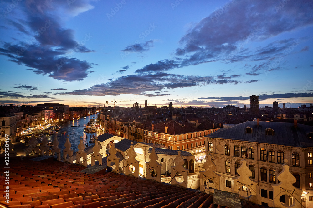 Obraz premium venice romantic sunset night view canale grande cloudy sky