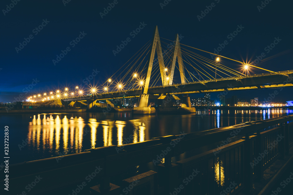 Obraz premium Millennium bridge at night