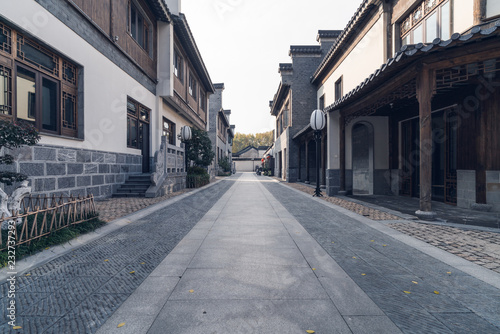 Fototapeta Naklejka Na Ścianę i Meble -  Empty road near vintage building in Nanjing