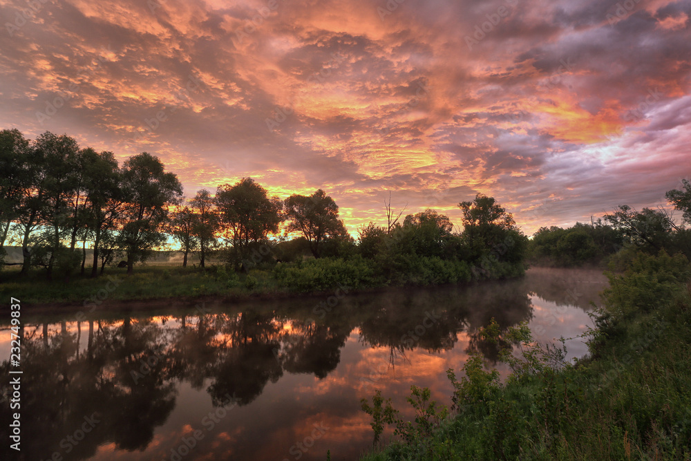 Obraz premium Beautiful summer sunset