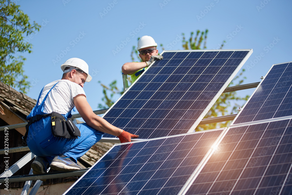 Gemeinschaftlich in die Sonne: Das Solarpaket bringt Photovoltaik für alle