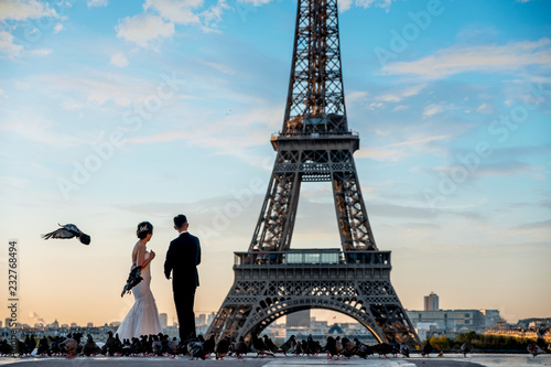 ceremony shoots of couple in eiffel tower © ikuday
