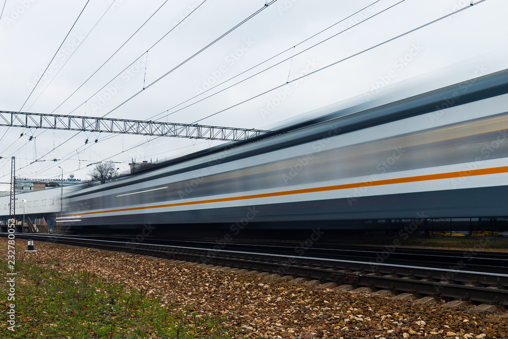 Naklejka premium The train long exposure