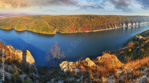 Fototapeta Naklejka Na Ścianę i Meble -  picturesque canyon of the Dniester River. autumn morning