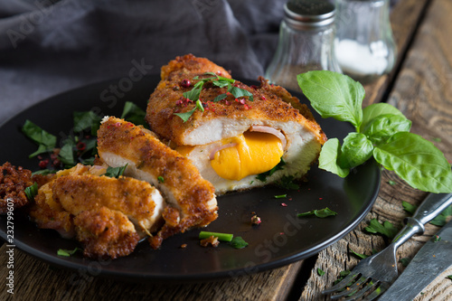 Fotografía Chicken cordon bleu. Chicken roll with ham and cheese