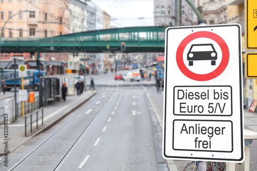Diesel - Fahrverbot - Verkehrsschild - Innenstadt