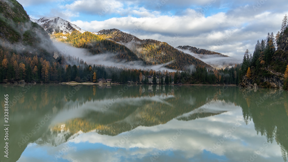 Obraz premium misty landscape with lake and mountains