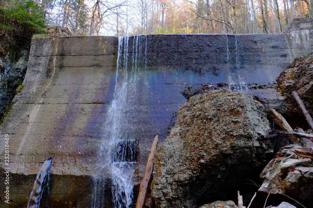 Fototapeta premium Wasserfall am Lainbach bei Kochel am See