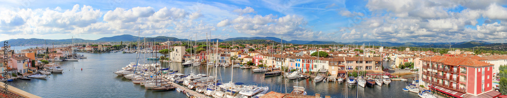 Vue Port Grimaud (Panorama) Panorama von Port Grimaud Südfrankreich Côte d’Azur France - obrazy, fototapety, plakaty 
