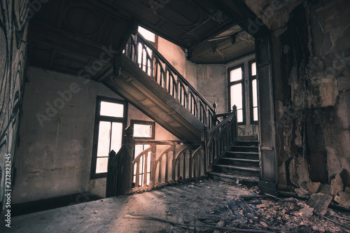 escalier abandonné