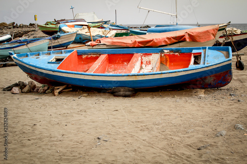 Altes Boot  Boote am Strand