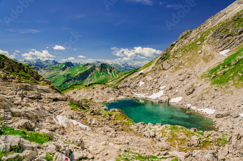 Kleiner See in den Alpen.