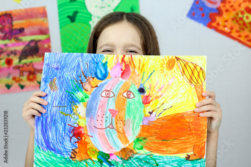 child draws a picture