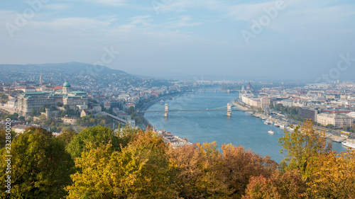 Fototapeta Naklejka Na Ścianę i Meble -  Budapeste no Outono