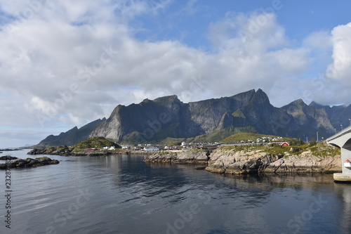 Flakstad, Flakstadøya, Nesland, Fischerdorf, felsküste, verlassen, Hafen, Dorf, Hafenbecken, Rorbu, Ferien, Hütte, Steg, Bucht, Fjord, Vestfjorden, Lofoten photo