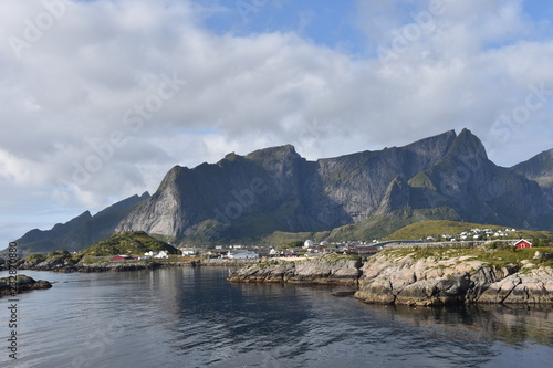 Flakstad, Flakstadøya, Nesland, Fischerdorf, felsküste, verlassen, Hafen, Dorf, Hafenbecken, Rorbu, Ferien, Hütte, Steg, Bucht, Fjord, Vestfjorden, Lofoten photo