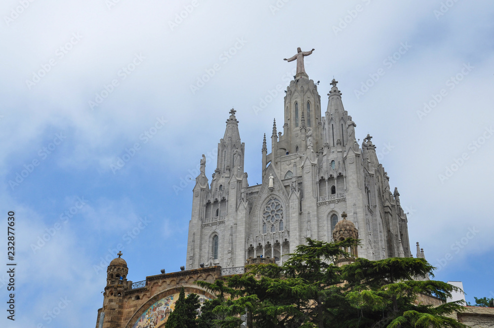 Fototapeta premium Expiatory Church of the Sacred Heart of Jesus in Barcelona