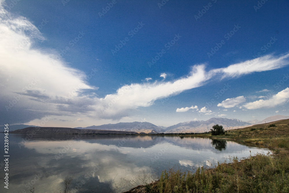 Obraz premium Kirghizistan, Kirghizstan lac lake