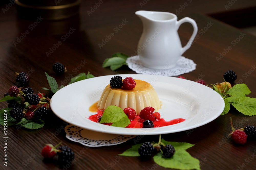 vanilla pudding with berries and cream vanilla pudding with berries and cream