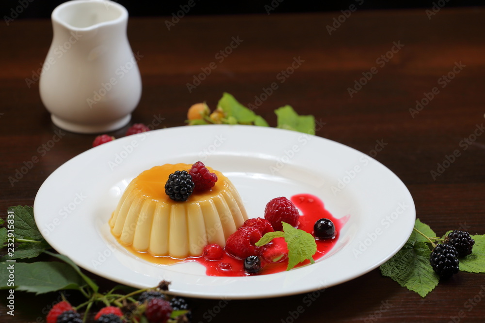 vanilla pudding with berries and cream vanilla pudding with berries and cream