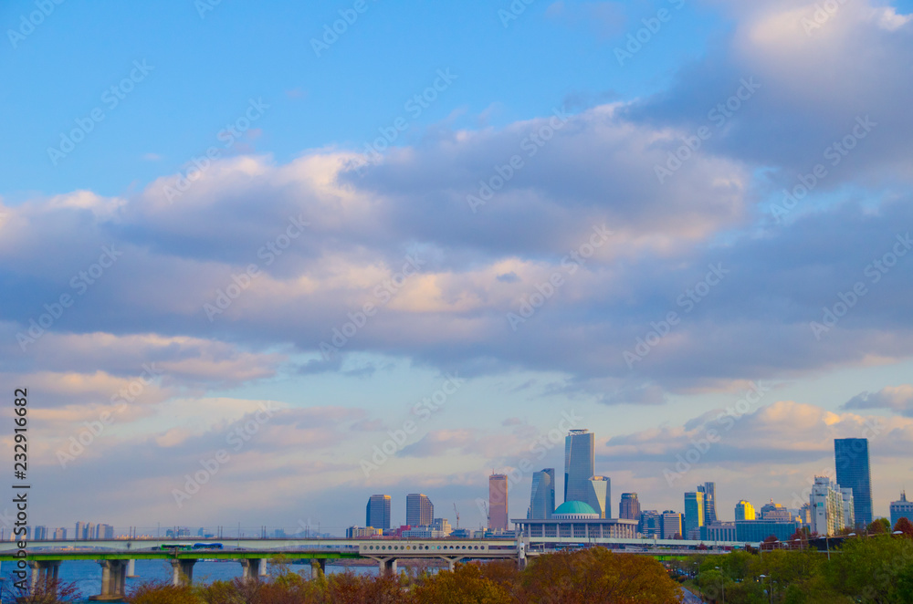 Obraz premium Sky and buildings