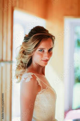 Beautiful young bride on blurred color background © ruslan1117