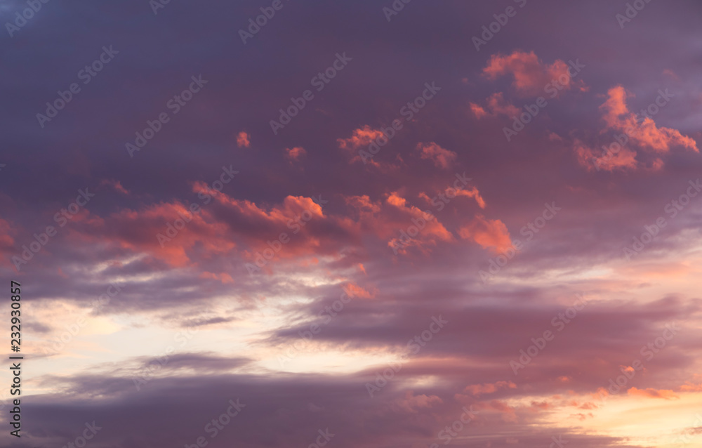 Fototapeta premium dramatic sky wth clouds in evening