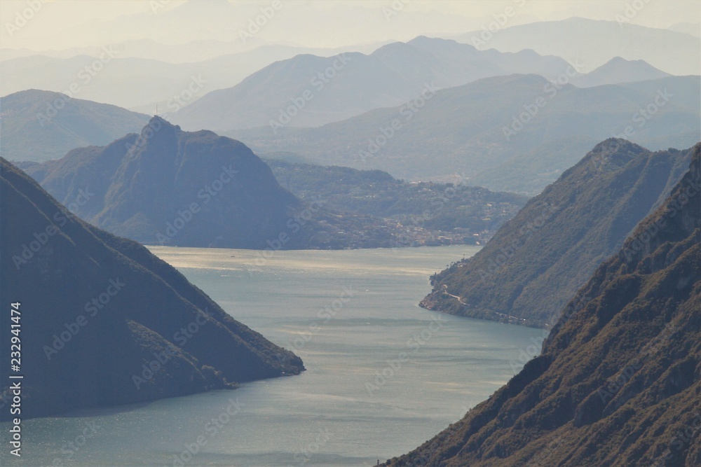 Zauberhafte Bergwelt um den Luganer See (Blick vom Monte Grona)