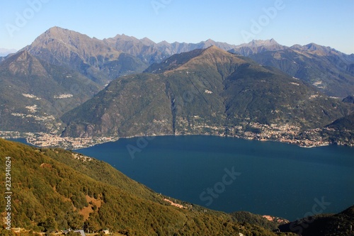 Zauberhafte Alpenkulisse am Lario / Blick vom Monte Grona über den Comer See zum Monte Legnone