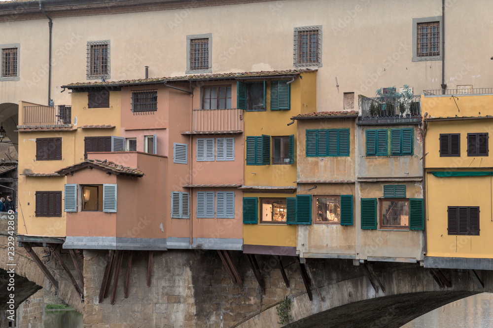Fototapeta premium FLORENCE, ITALY - OCTOBER 28, 2018: Beautiful view of the Ponte Vecchio bridge across the Arno River