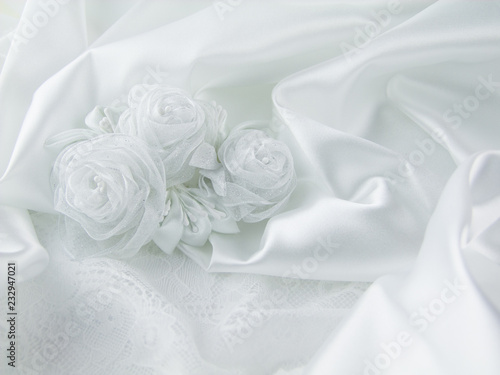 Wedding decorations, silk, lace, silk flowers © Lai