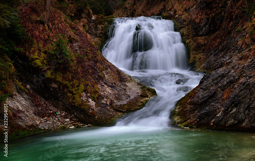 Wasserfall mit langzeitbelichtung