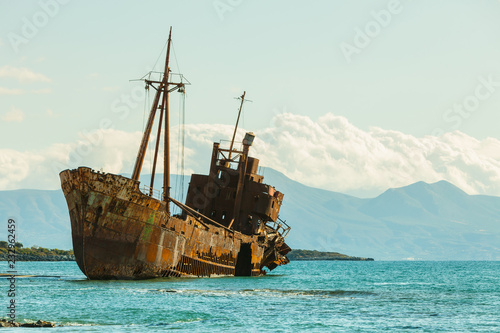 Obraz na plátně The famous shipwreck near Gythio Greece