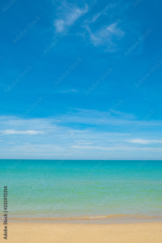Fototapeta premium Beautiful sea and beach in thailand