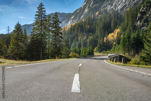 Billede på lærred Straße am Grimselpass