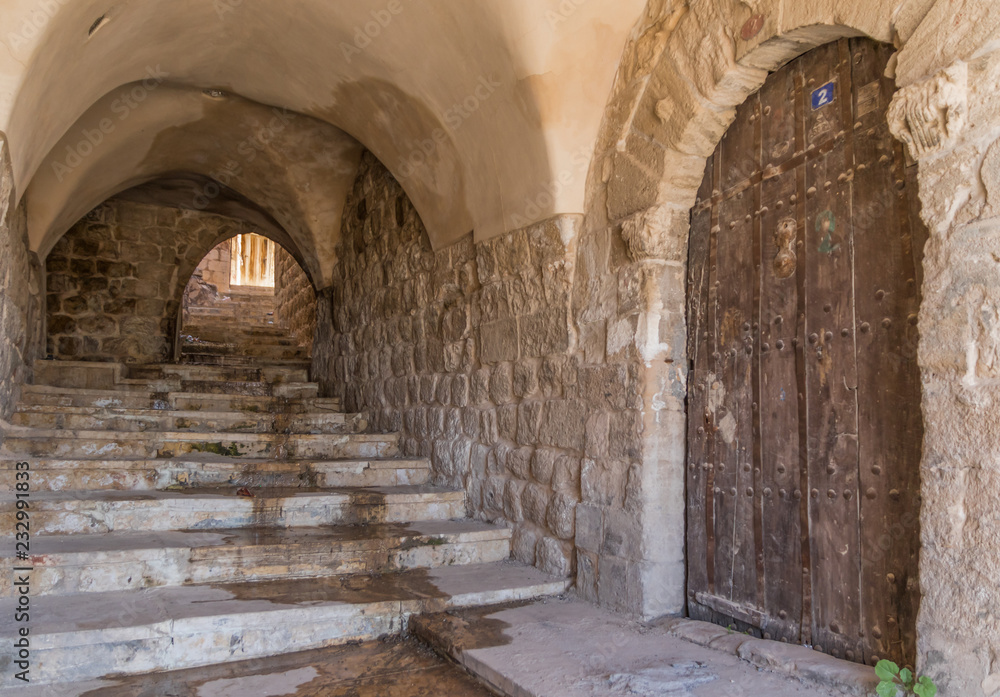 Obraz premium Mardin, Turkey - an amazing mix of cultures and heritages, Mardin is a treasure, with its narrow alleys, its churches, mosques and madrassas. Here in particular a look of the Old Town