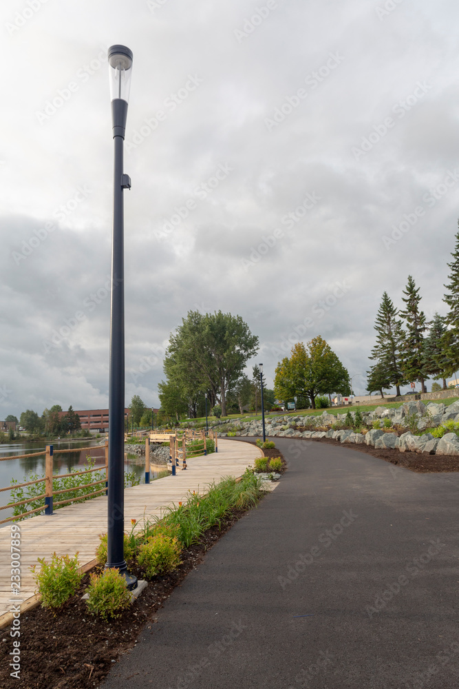 Obraz premium bicycle path in the park