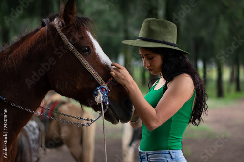 En contacto con la naturaleza caballo