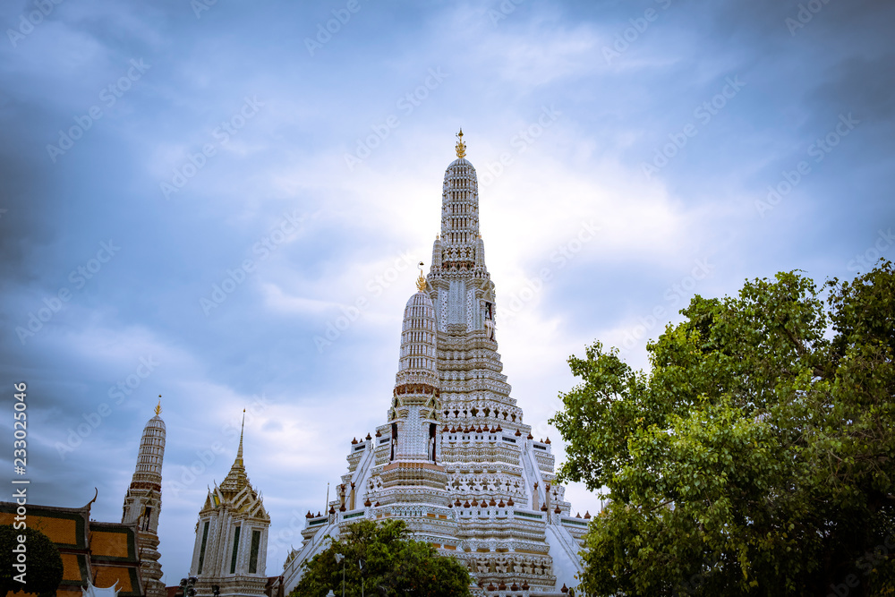 Naklejka premium Wat Arun is a tourist attraction of Thailand. It is located in Bangkok, the capital of Thailand. Which is very beautiful.