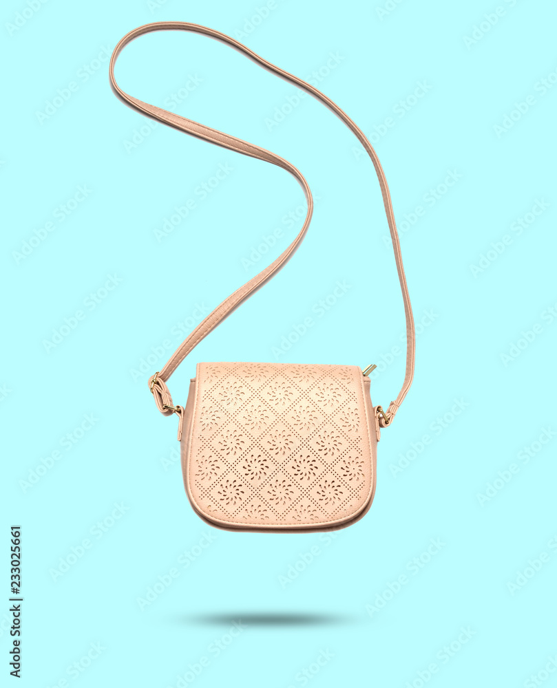 Φωτογραφία 3D photo with the shadow of a fashionable leather bag isolated on blue pastel background