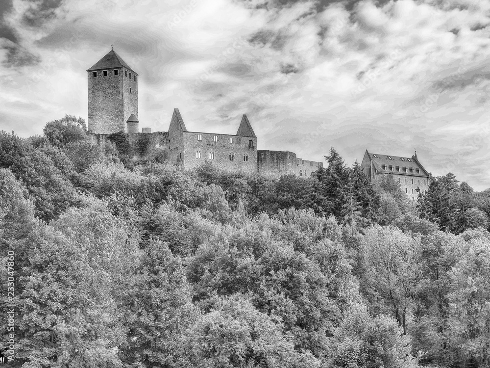 Burg Lichtenberg bei Kusel in Rheinland-Pfalz – Ansichten in Schwarz-Weiss
Burg Lichtenberg bei Kusel in Rheinland-Pfalz – Ansichten in Schwarz-Weiss