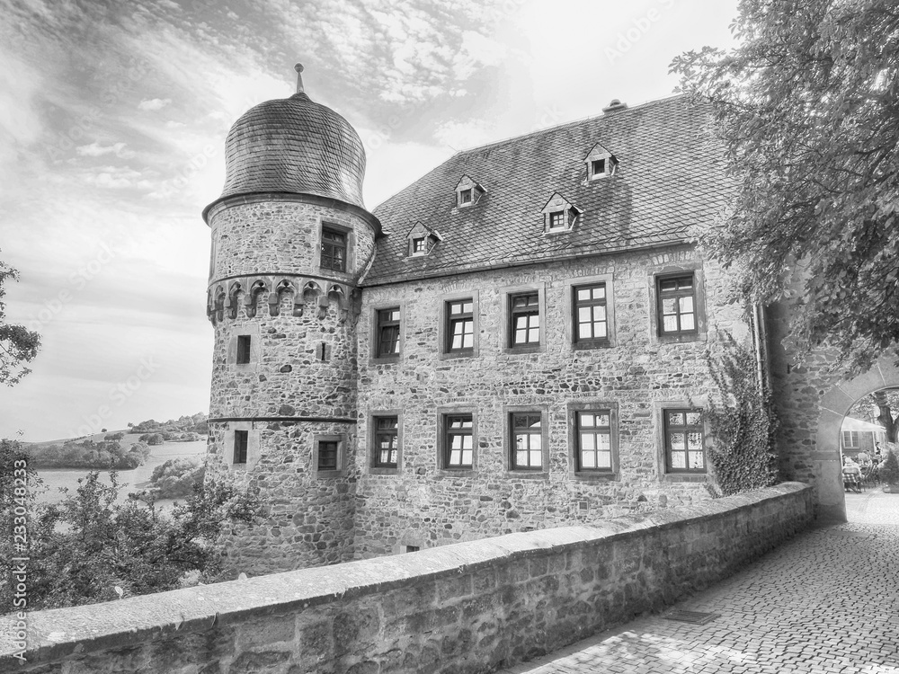 Burg Lichtenberg bei Kusel in Rheinland-Pfalz – Ansichten in Schwarz-Weiss

