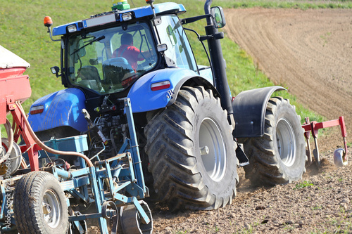 traktor beim anbau