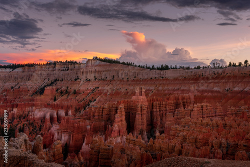 Sunset Point - Bryce Canyon  - looking towards Inspiration Point