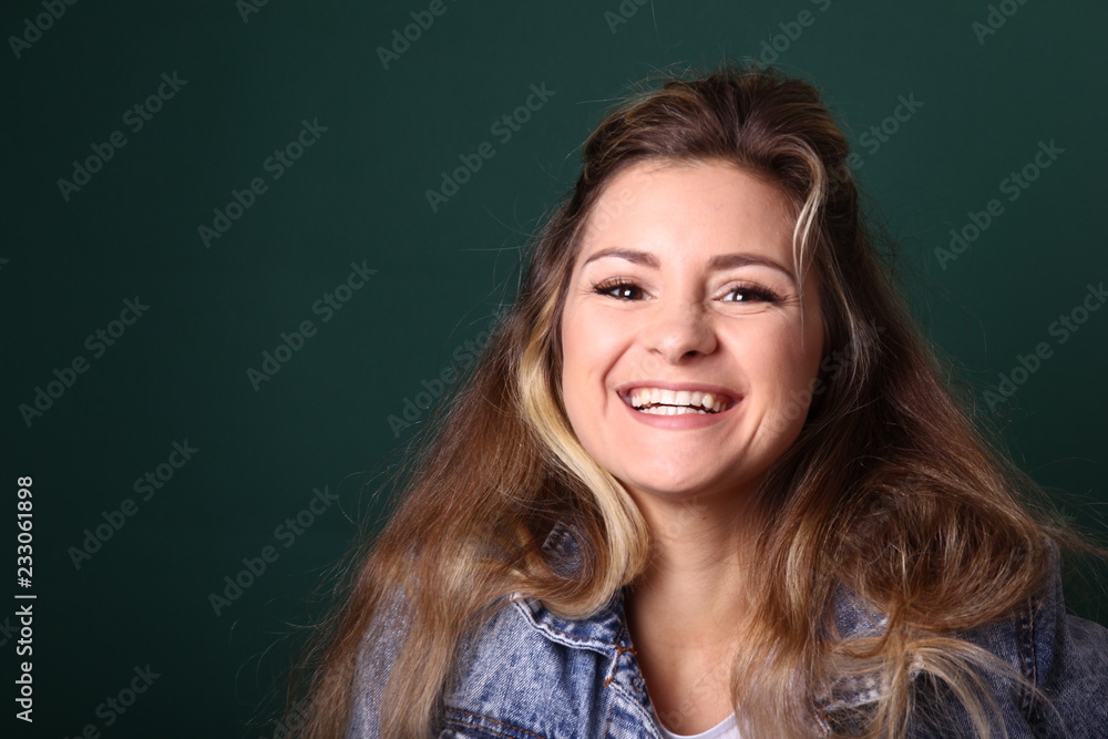 Fototapeta premium Portrait of a caucasian woman in front of a green background