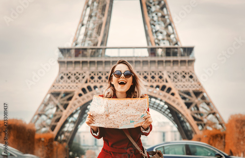 Canvas Print Style redhead girl in red coat and bag with map in parisian park in autumn season time